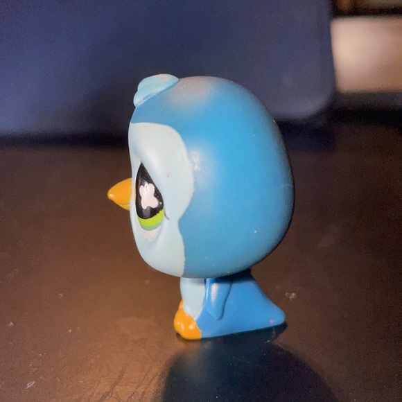 Littlest Pet Shop LPS 821 Blue Penguin with Green Eyes - Picture 4 of 9